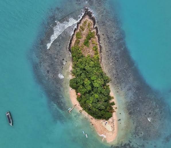 Jelajah Pulau Merak Kecil: Surga Tersembunyi Berpasir Putih dan Air Biru di Selat Sunda